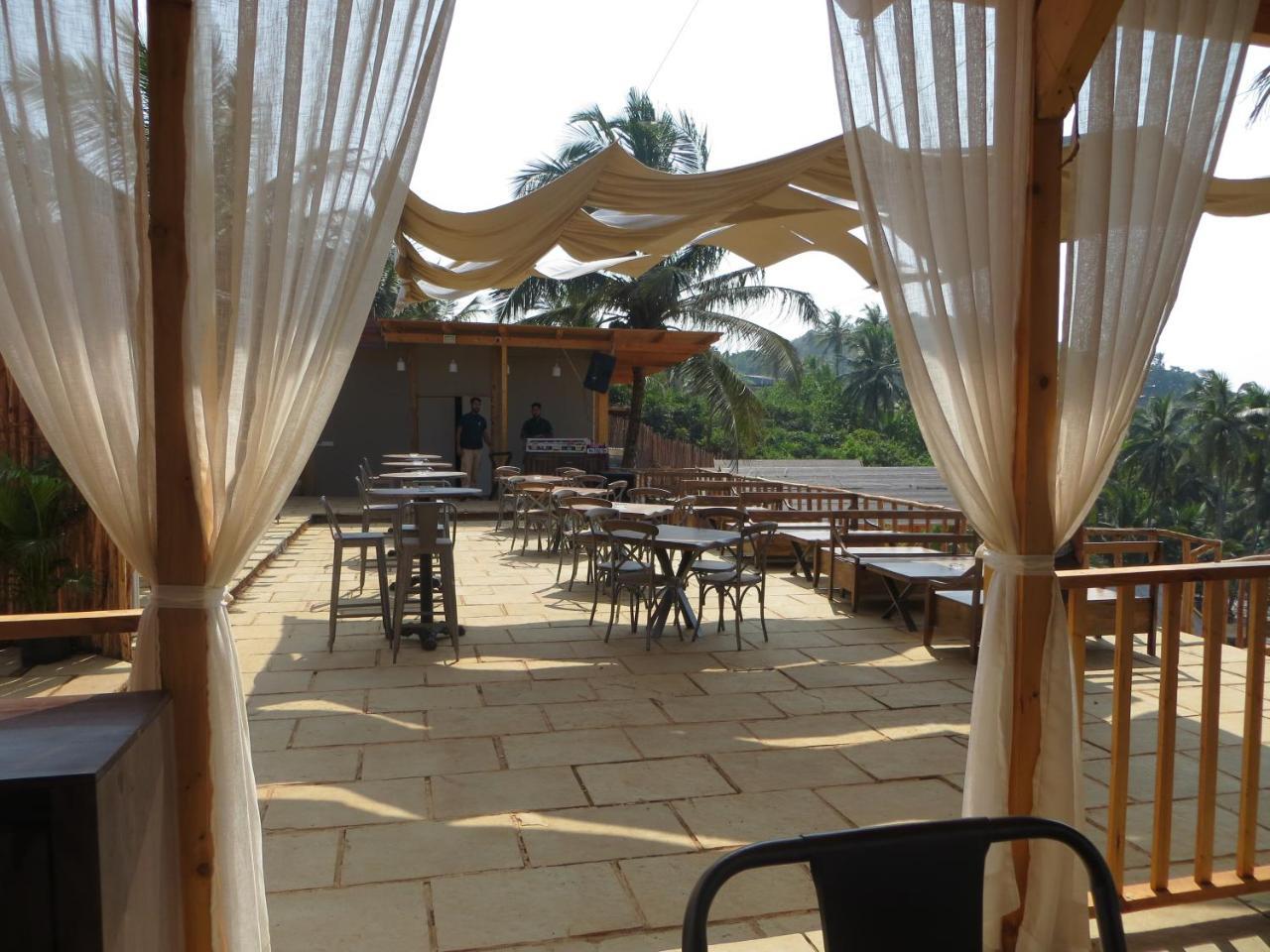 Larive Beach Resort Vagator Exterior photo
