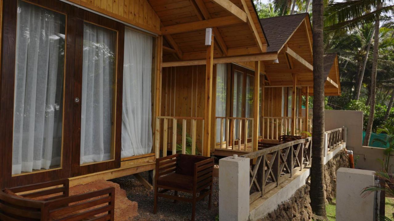 Larive Beach Resort Vagator Exterior photo