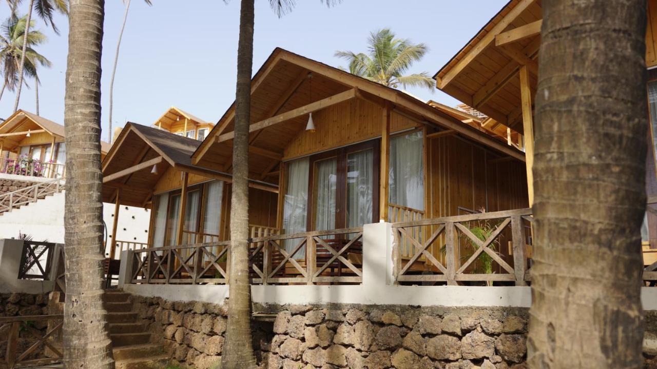 Larive Beach Resort Vagator Exterior photo